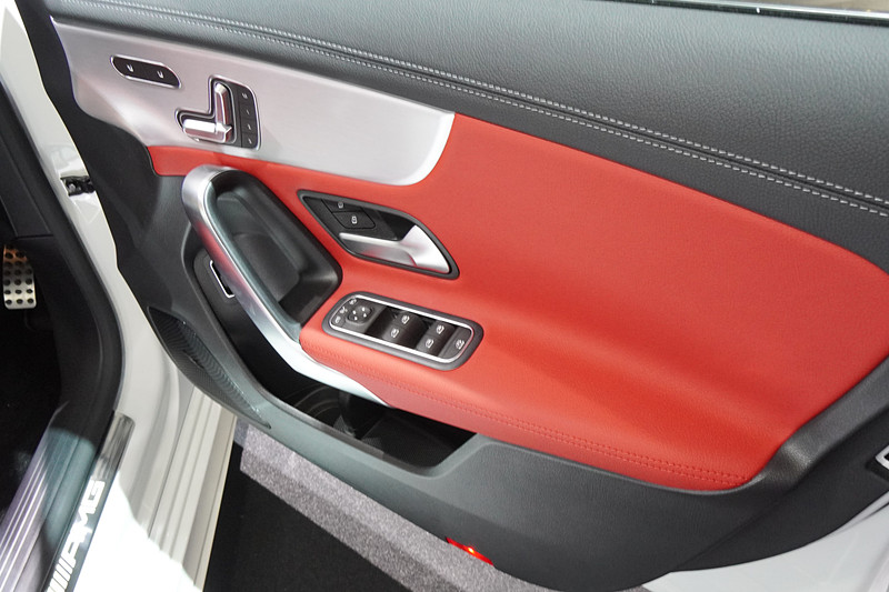 メルセデスAMG A 35 4MATIC セダン