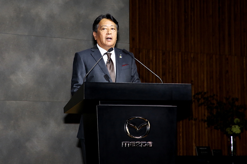 プレスカンファレンスの冒頭にスピーチを行なった丸本明代表取締役社長兼CEO