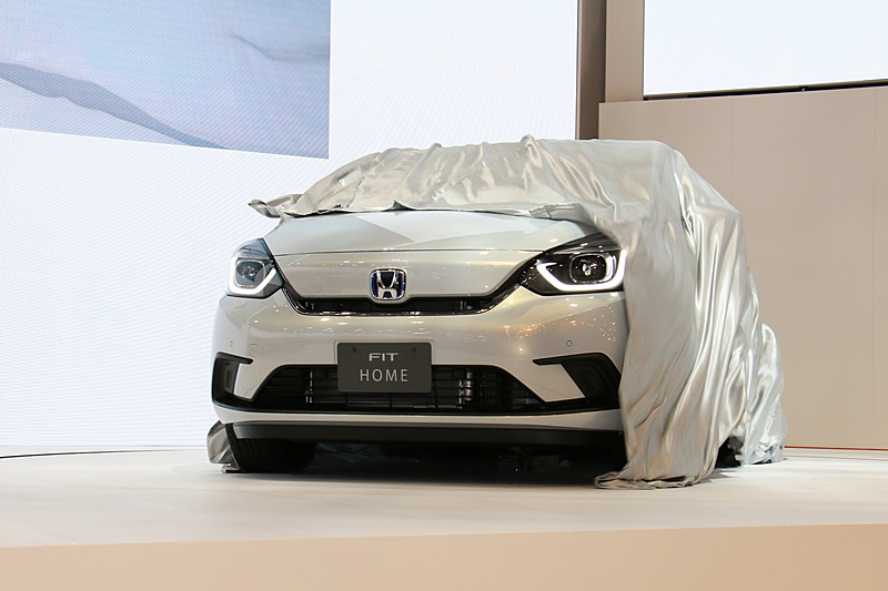 アンベールが行なわれ、4代目となる新型フィットが世界初公開された