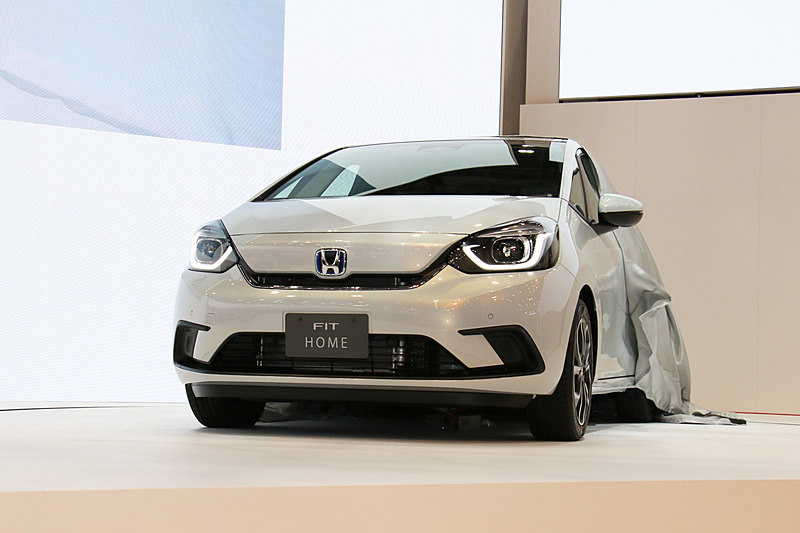 アンベールが行なわれ、4代目となる新型フィットが世界初公開された