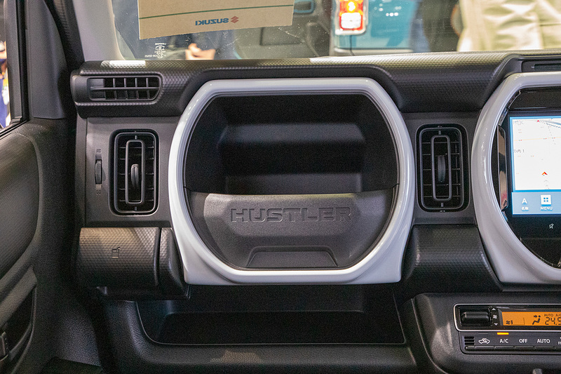 グローブボックスはオープンタイプ