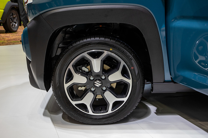 上級グレードはアルミホイール