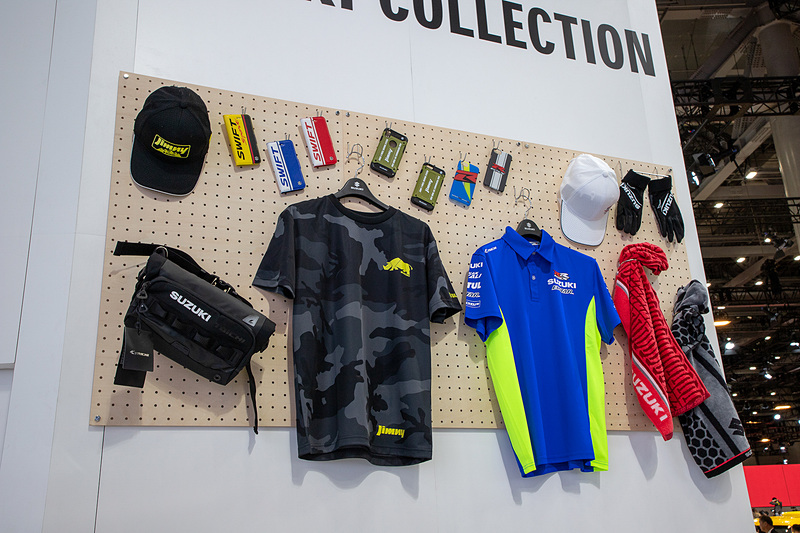 キャリィジャンボではスズキグッズの物販を行なう。ウエア類は新製品で東京モーターショーで先行販売