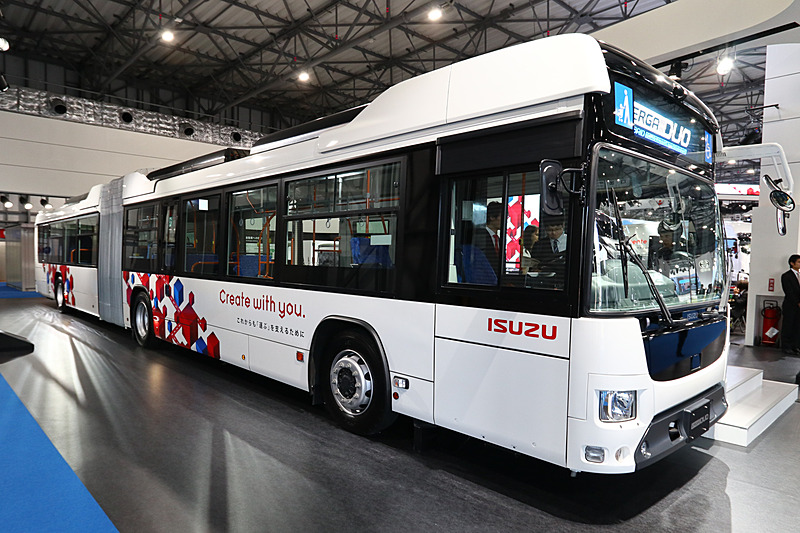 ハイブリッド連接バス「エルガデュオ」