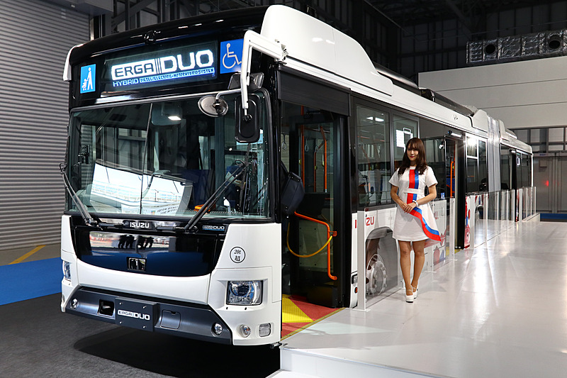 ハイブリッド連接バス「エルガデュオ」