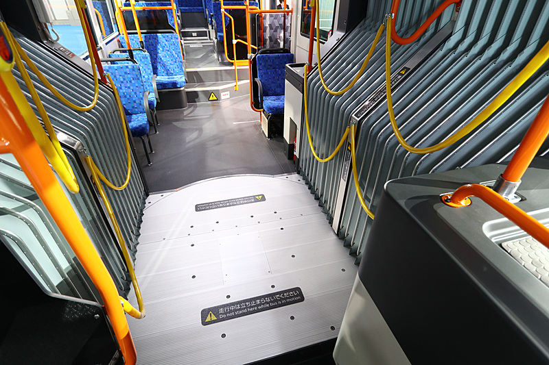 連節機部分を後方向きに見る