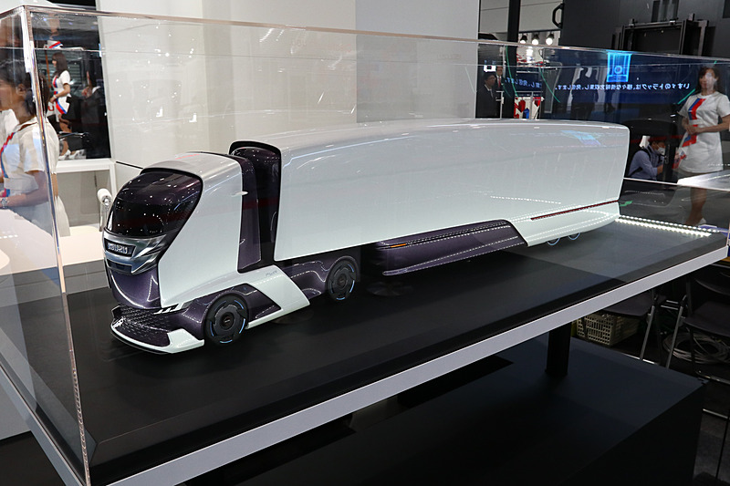 トレーラーを連結した様子は展示する模型で確認できる