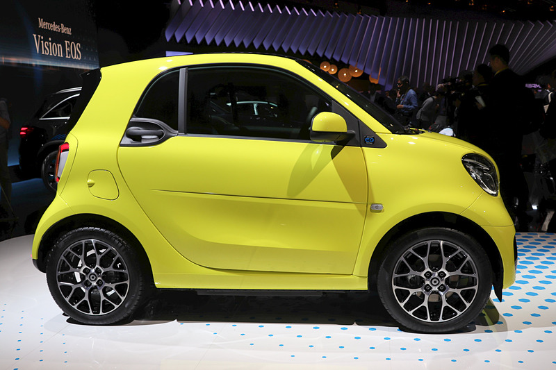 スマート EQ フォーツーの右側面