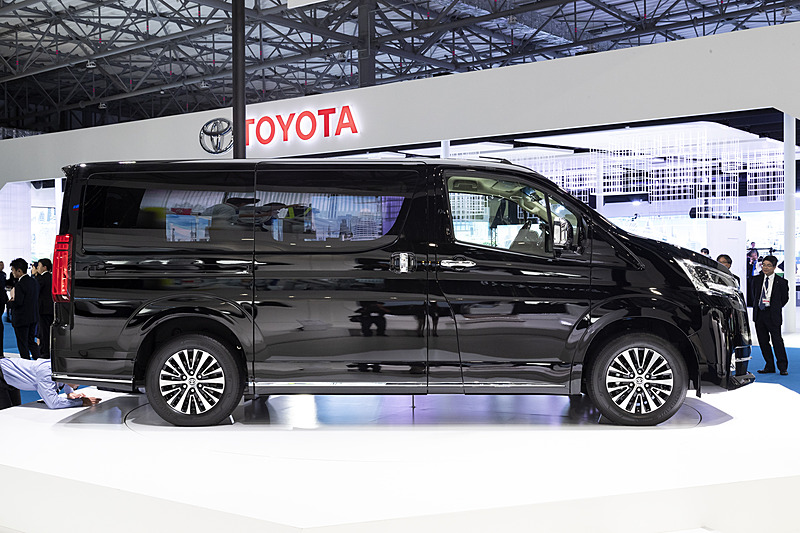 ボディサイズは5300×1970×1990mm（全長×全幅×全高）、ホイールベースは3210mm