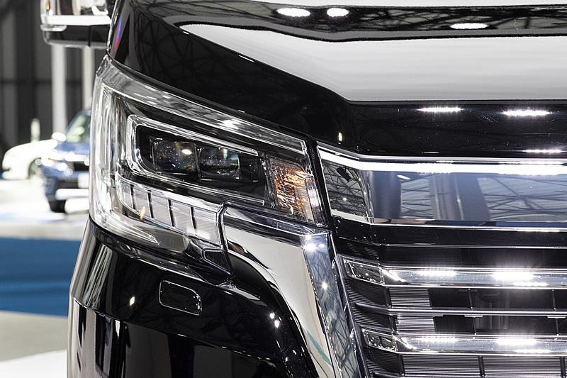 LEDデイタイムランニングライトを内蔵したヘッドライト