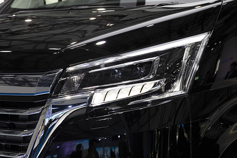 LEDデイタイムランニングライトを内蔵したヘッドライト