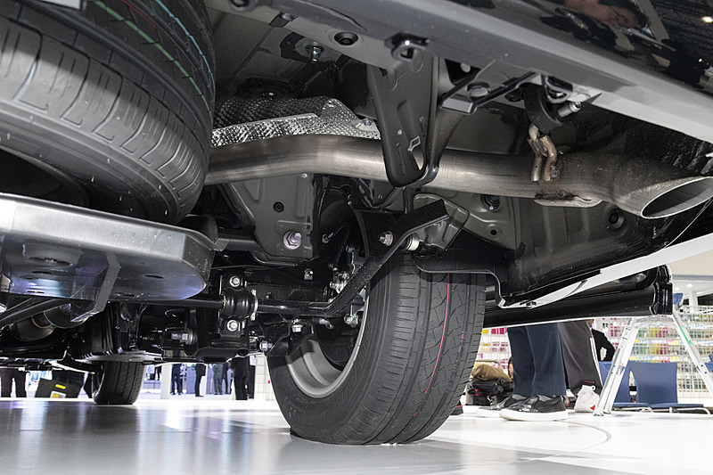 新開発のトレーリングリンク車軸式リアサスペンションを採用