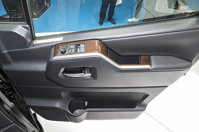 運転席ドアトリム