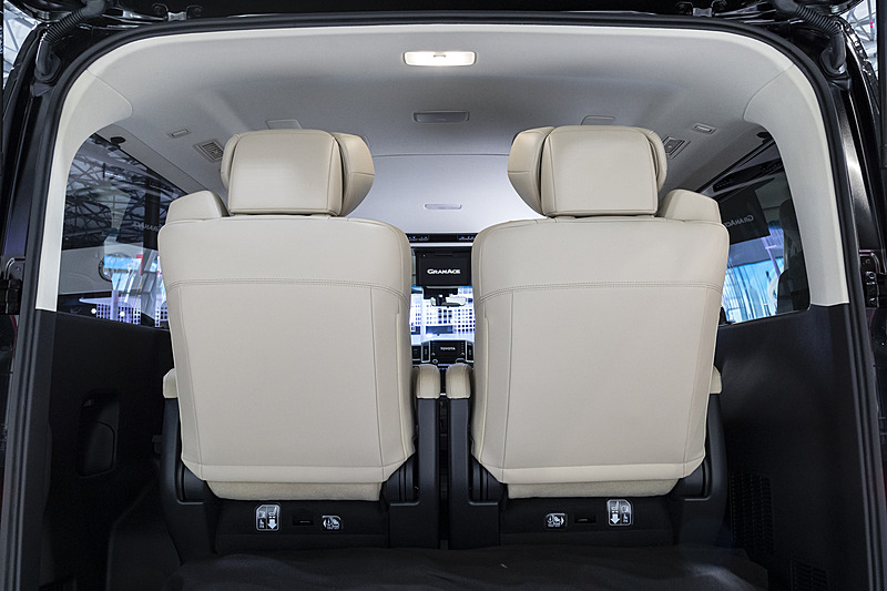 3列目シートを最後方まで下げた状態