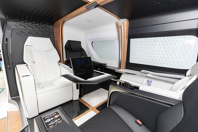 まさに応接間といった室内