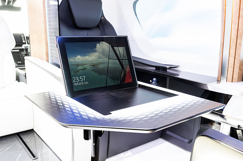 テーブルにタブレットを内蔵