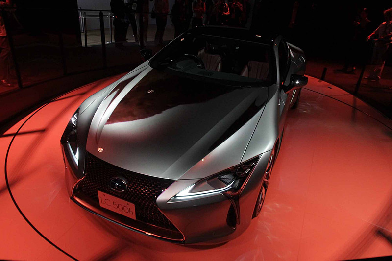 LCを用いたプロジェクションマッピング