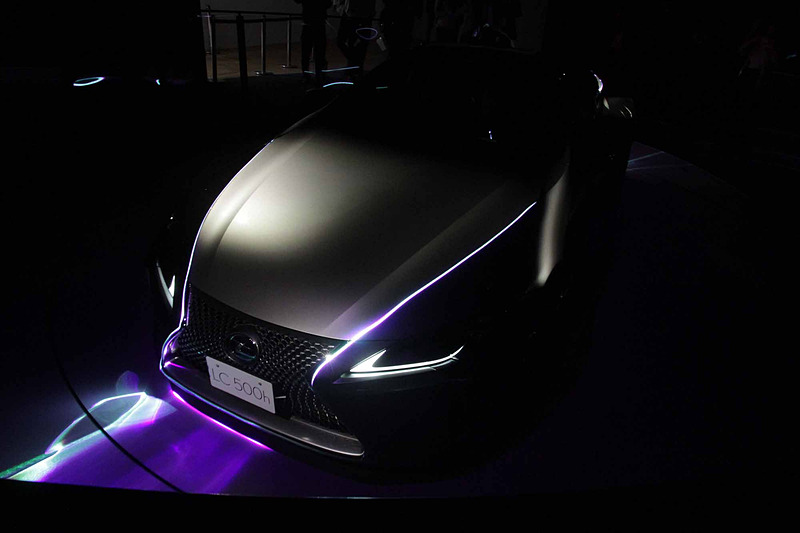 LCを用いたプロジェクションマッピング