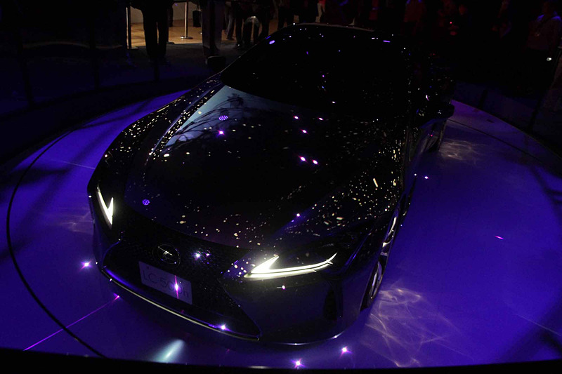 LCを用いたプロジェクションマッピング