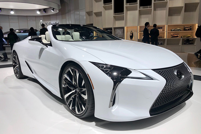 プレスデー2日目の24日に7月のGoodwood Festival of Speed 2019で世界初披露された「LC」のコンバーチブルモデル（コンセプト）が展示された。これまで内装は非公開となっていたが、隠すことなく展示されている