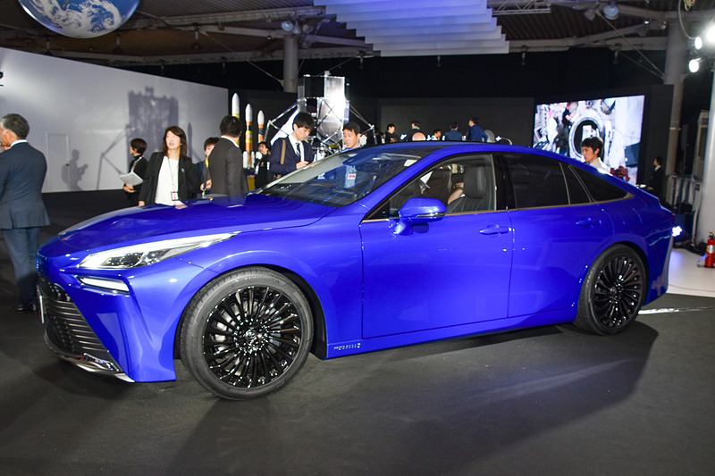 全長4975mm、ホイールベース2920mmはポルシェ「パナメーラ」とほぼ同じ！（若干MIRAI Conceptの方が大きい）