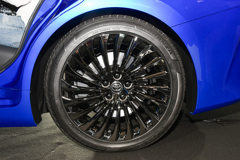 リアブレーキは対向2ピストン仕様