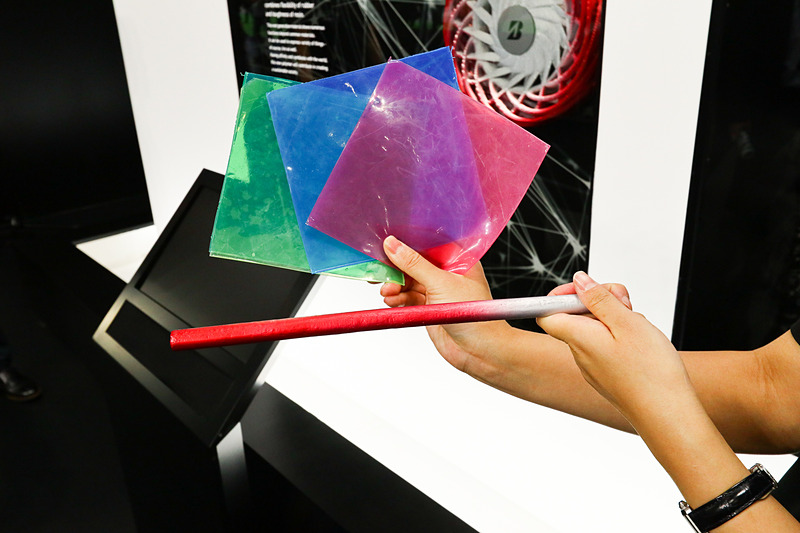 実際にSUSYMの素材に触らせてくれる