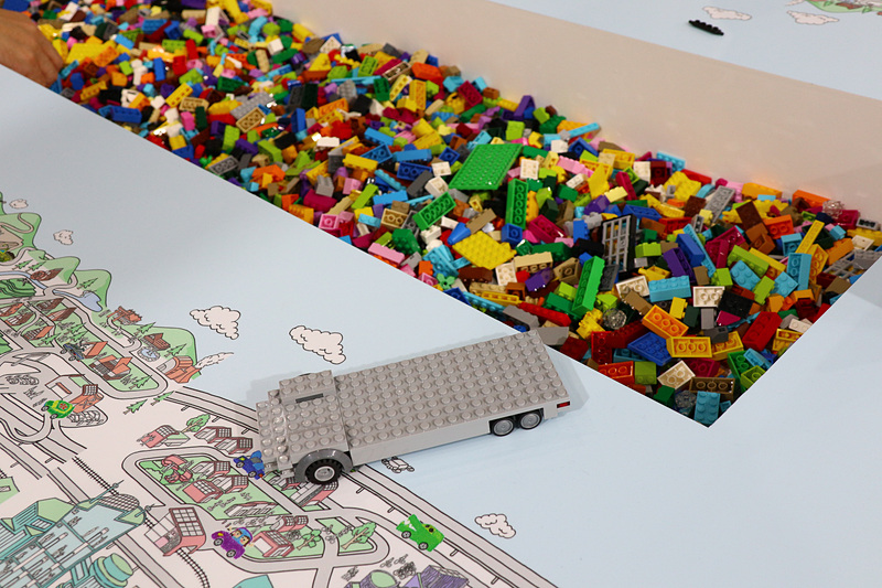 玩具ブロックでFlatFormerと、上に搭載するものを自由にカタチにできるコーナー