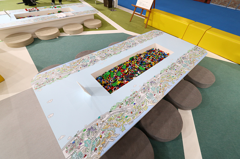 玩具ブロックでFlatFormerと、上に搭載するものを自由にカタチにできるコーナー