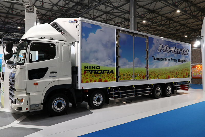 ハイブリッド大型トラック「プロフィア」
