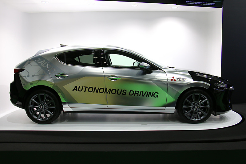 これまでのxAUTOは「アウトランダーPHEV」をベースとしていたが、今回は「MAZDA3」にスイッチした