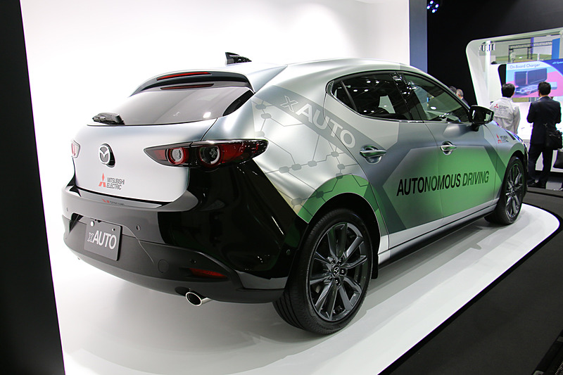 これまでのxAUTOは「アウトランダーPHEV」をベースとしていたが、今回は「MAZDA3」にスイッチした