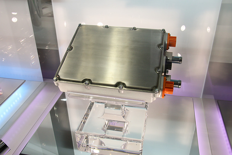 EVやプラグインハイブリッドカーの普通充電に利用されるオンボードチャージャー