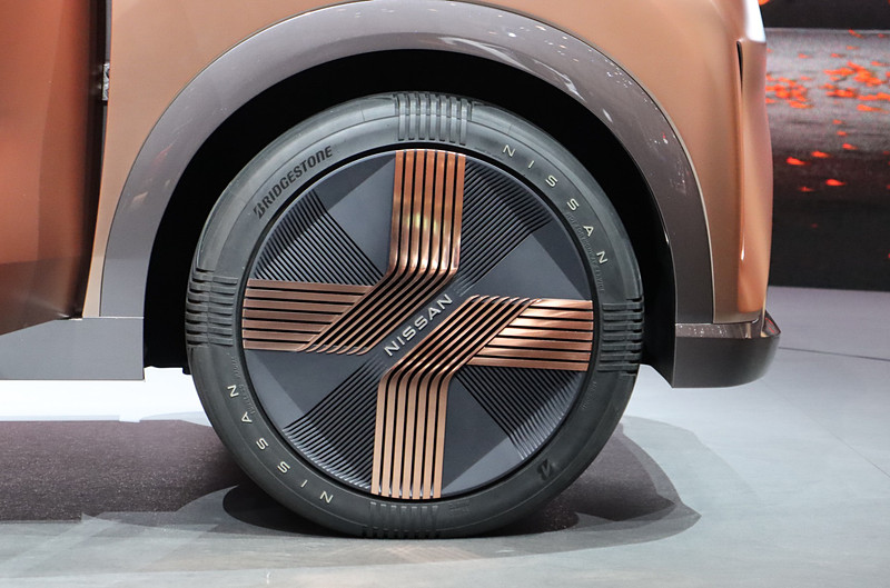 ホイールデザインに水引きをイメージさせるスリットを採用