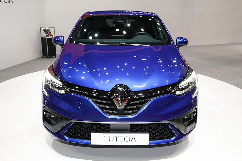 新型ルーテシアはスポーティなイメージの「R.S. Line」に