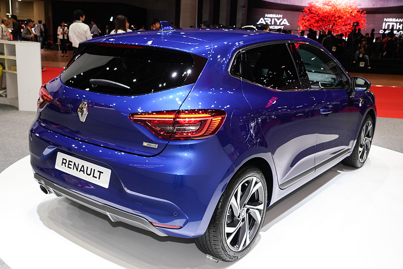 新型ルーテシアはスポーティなイメージの「R.S. Line」に