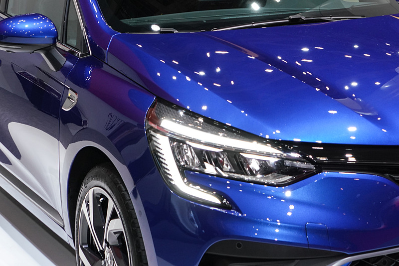 新型ルーテシアはスポーティなイメージの「R.S. Line」に