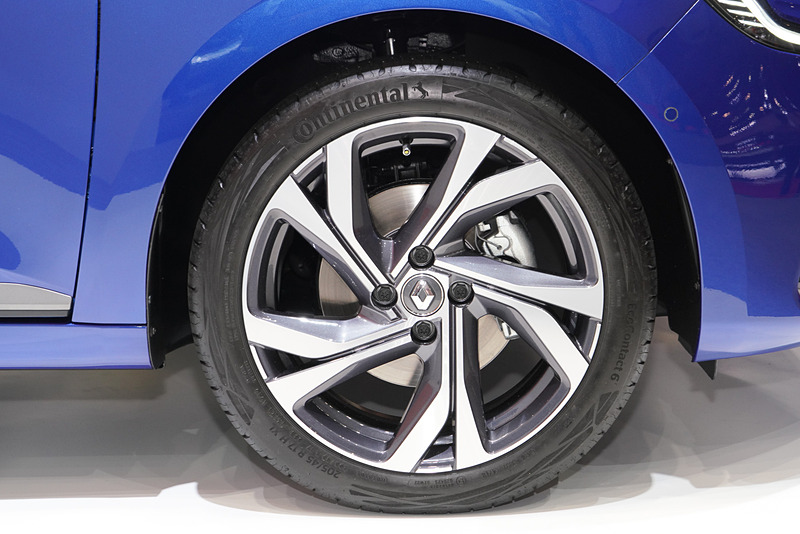 タイヤサイズは205/45R17