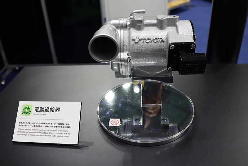 ターボチャージャーと組み合わされる高性能の電動式過給機