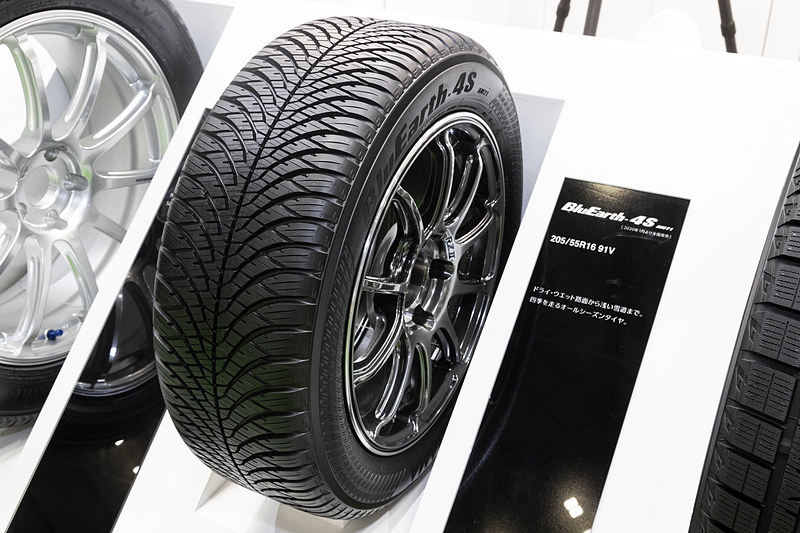 1月9日より本格販売が開始される乗用車用オールシーズンタイヤ「BluEarth-4S AW21」。発売サイズは225/55R19～175/65R14の19種類。価格はオープンプライス