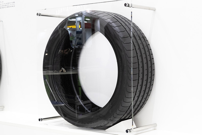 粘着性の高いセルフシーリング材により空気漏れを防ぐコンセプトタイヤ