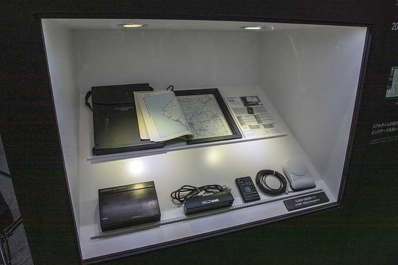 最初はGPSで測位した位置と地図を組み合わせてナビゲーションするものだった。「クラウン」や「ソアラ」にオプション設定されていた