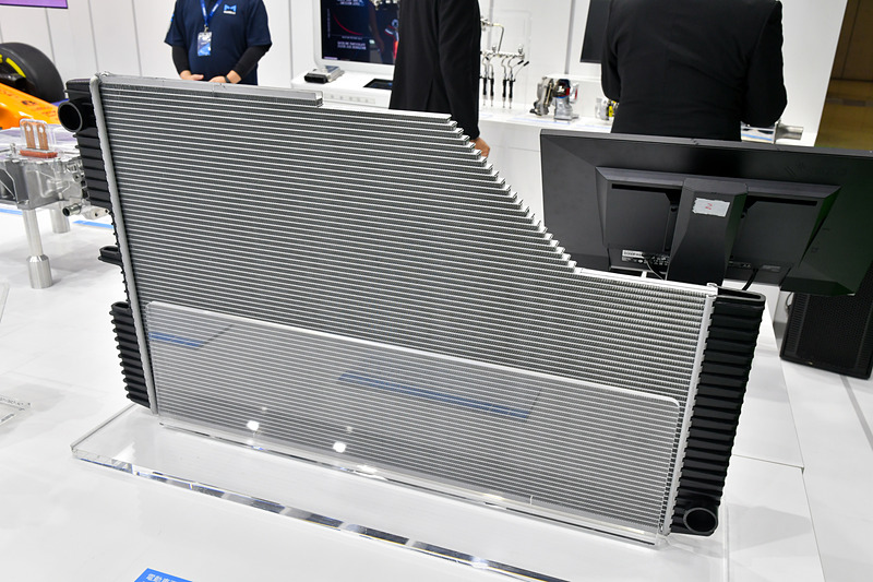 軽量化と高放熱性を実現させた電動車両向けラジエーター