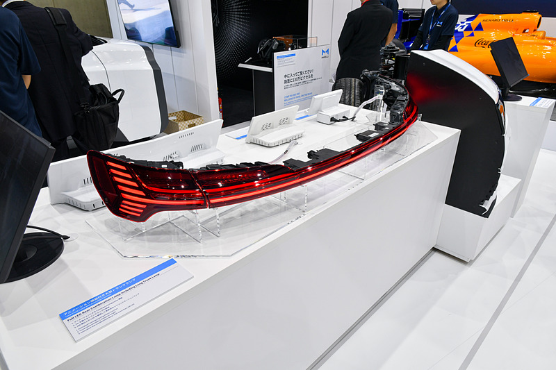 アニメーション機能付の大型トランクランプ