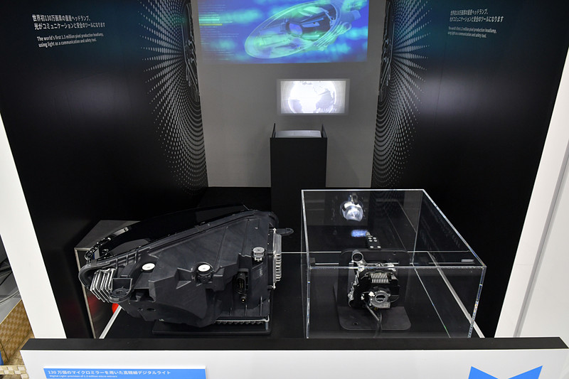 130万個のマイクロミラーを用いた高精細デジタルライトh-Digiモジュールのデモ