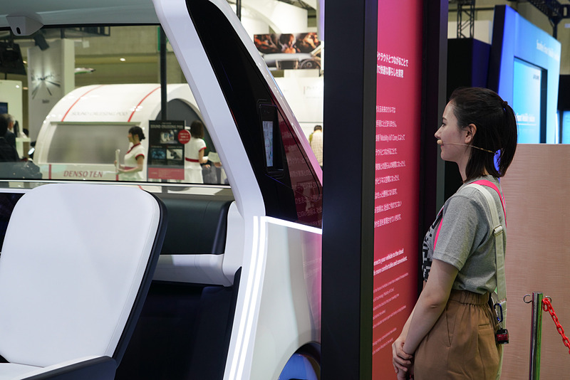 顔認証で特定の人物のみが起動できる