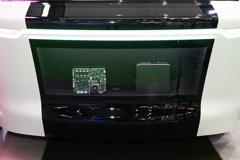 システムの心臓部にあたる「モビリティ IoT コア」