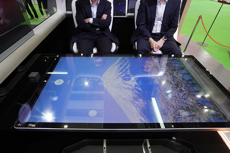 テーブルに名所案内が表示された