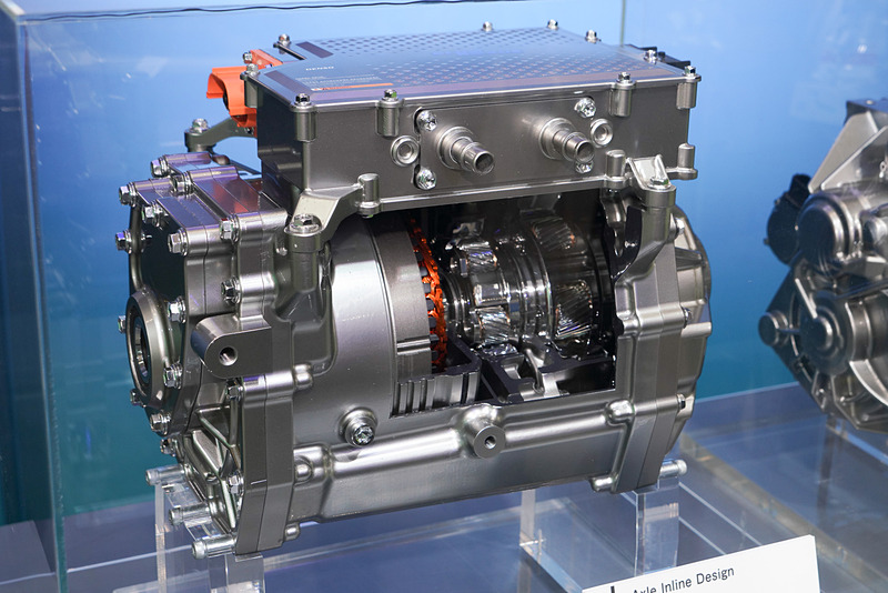プラネタリギヤとデフのモーター同軸配置によりコンパクト化したeAxle