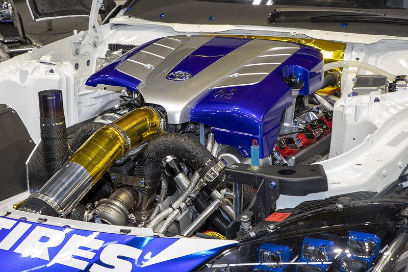 今回の参戦にあたり、トヨタ製の4.0リッターV8エンジン（3U-Z）を改造して搭載。発表会では「エンジンのアンベール」も行なわれた